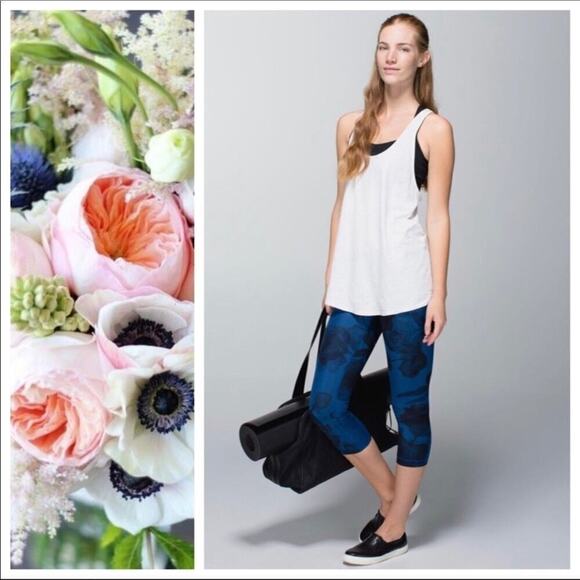 Lululemon Wunder Under Crop Full On Luxtreme Jumbo Inky Floral Size 8 - Picture 2 of 16